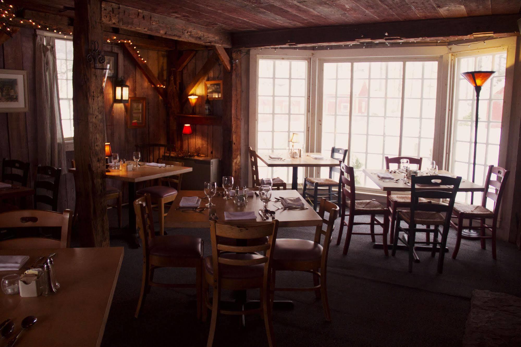 Inn At Baldwin Creek & Mary'S Restaurant Bristol ภายนอก รูปภาพ