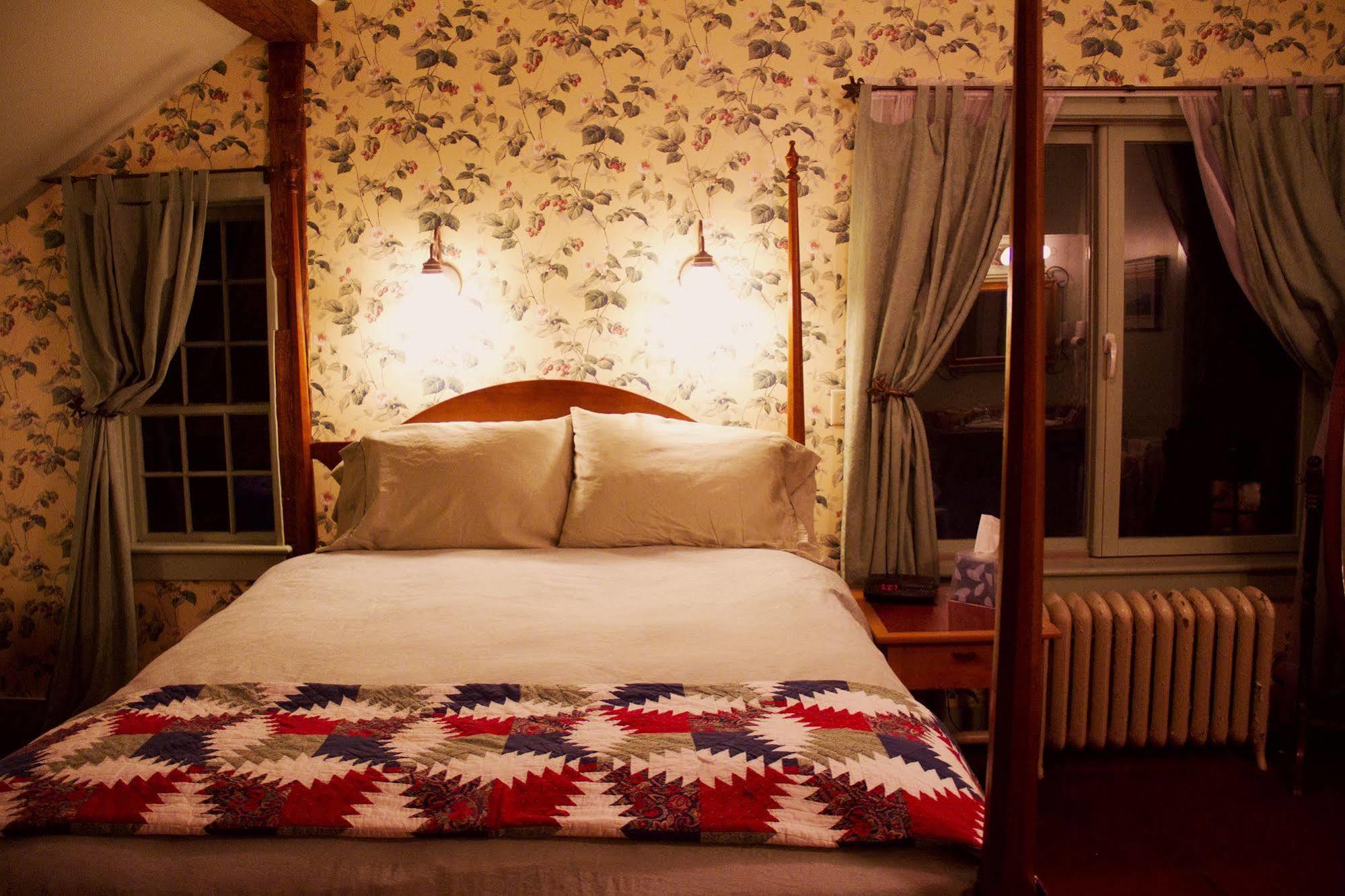 Inn At Baldwin Creek & Mary'S Restaurant Bristol ภายนอก รูปภาพ