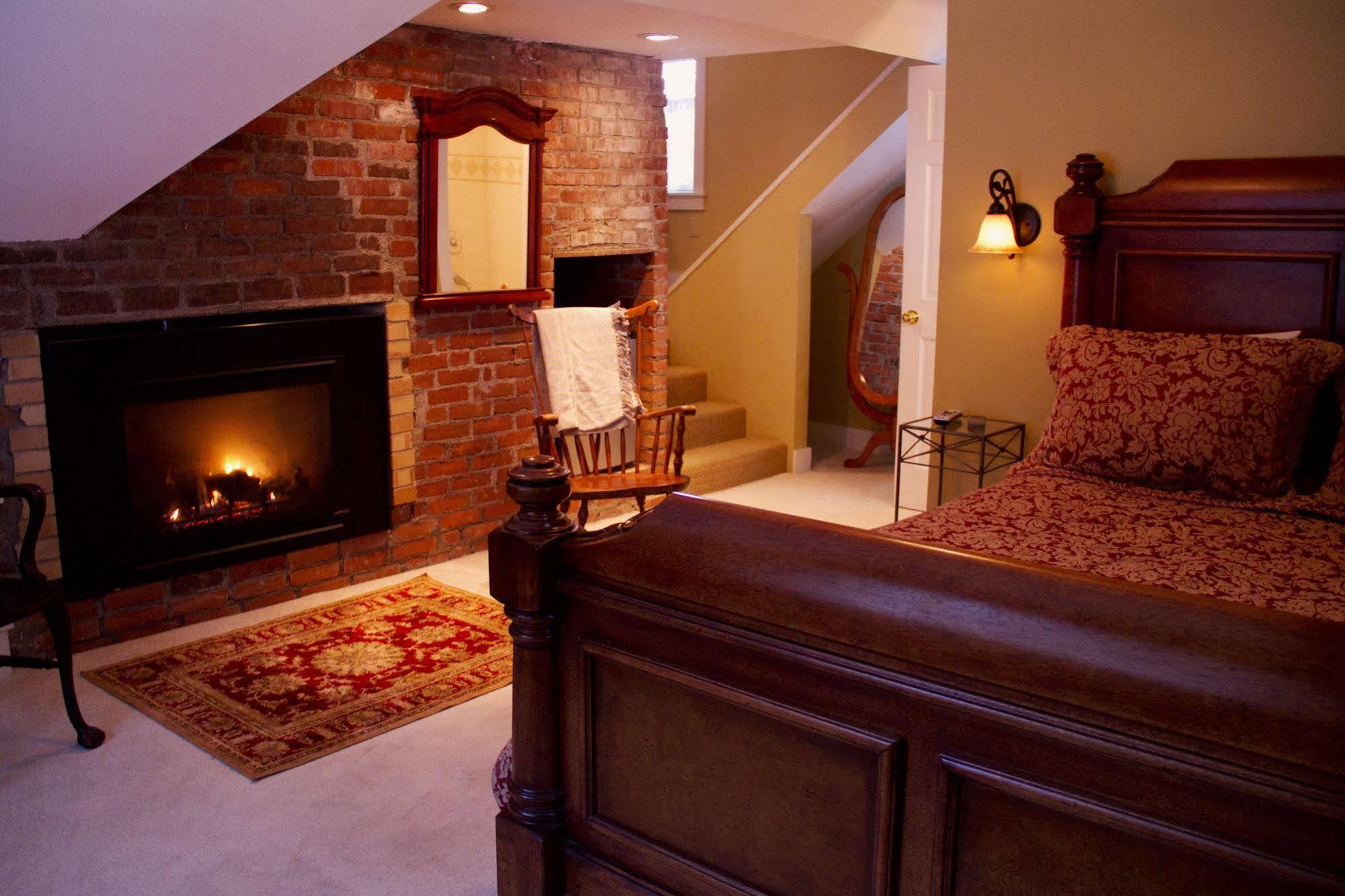 Inn At Baldwin Creek & Mary'S Restaurant Bristol ภายนอก รูปภาพ